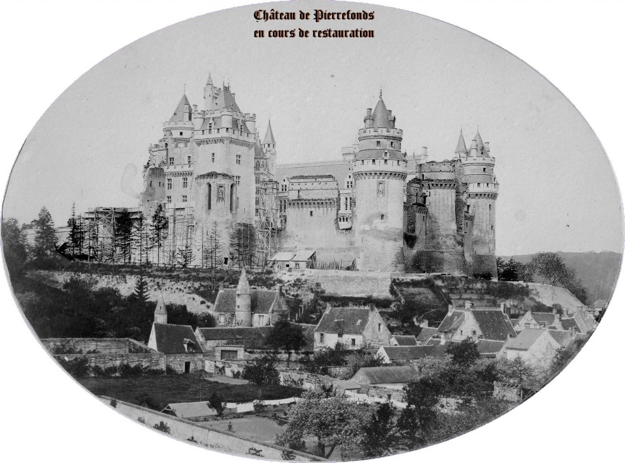 Château de Pierrefonds en cours de reconstruction