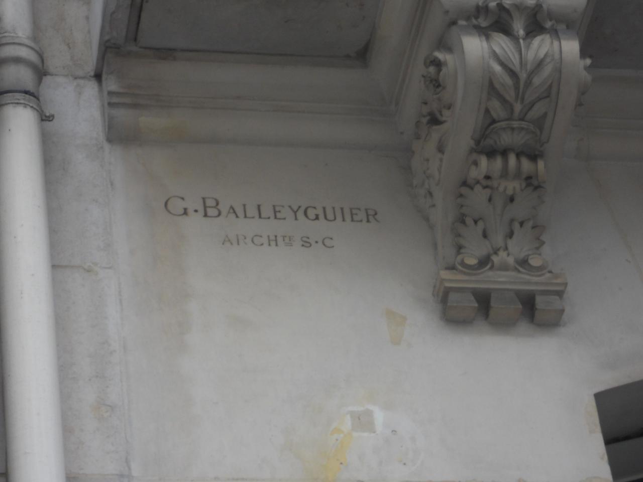 Signature sur la façade de la Société Générale